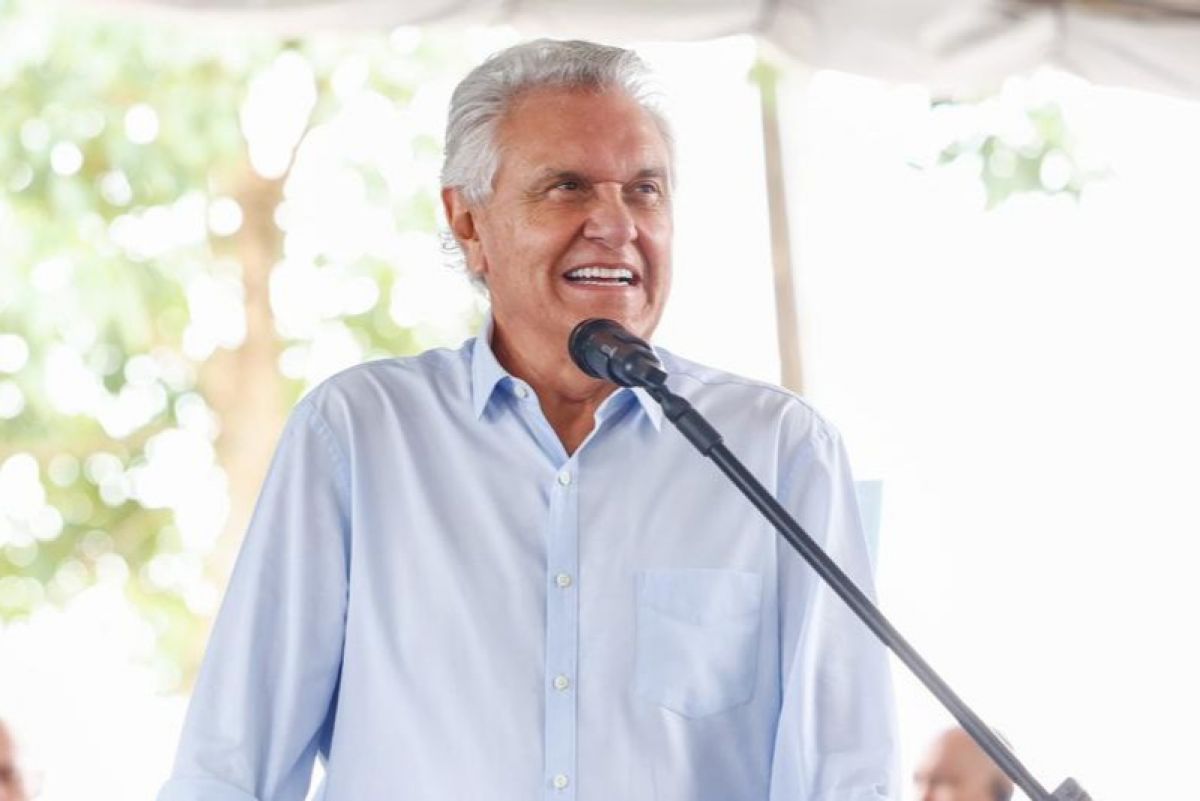 Caiado reafirma a Flávio Bolsonaro pré-candidatura à Presidência